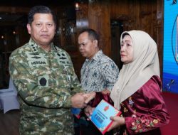Panglima TNI Serahkan Santunan kepada Ahli Waris Prajurit Gugur Saat Rangkaian HUT ke-80 TNI
