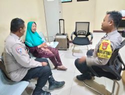 Polisi Antar Lansia Pikun Pulang: Wujud Kepedulian Polsek Kawasan Kali Baru terhadap Warga
