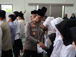 Polres Metro Tangerang Kota Gelar Binrohtal dan Santunan Anak Yatim di Masjid Al-Fattah Tangerang Kota