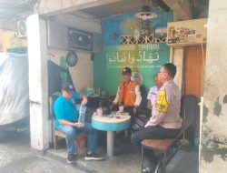 Bhabinkamtibmas Johar Baru Patroli Dialogis dan Sambang Door-to-Door RW 11