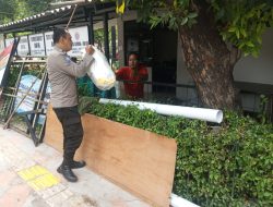 Polsek Metro Gambir Gelar Gerakan Pangan Murah, Salurkan 75 Kantong Beras Bulog untuk Warga Cideng