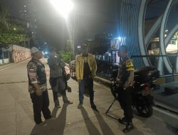 Bhabinkamtibmas Petojo Utara Gandeng Tokoh Pemuda dan Ormas FBR Pantau Wilayah RW 08