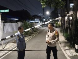 Bhabinkamtibmas Cempaka Putih Timur Sambang Pos Kamling Perkuat Kewaspadaan Dan Sinergi Keamanan Warga