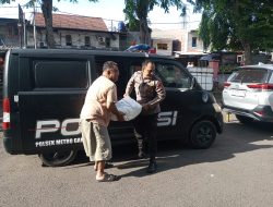 Polsek Metro Gambir Salurkan Beras Murah Bulog untuk Warga Kebon Kelapa