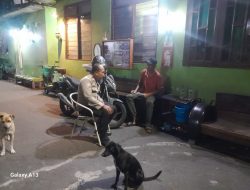 Bhabinkamtibmas Sambangi Pos Kamling RW 04, Perkuat Sinergi Warga Jaga Kamtibmas di Gambir