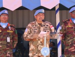 Mayor Jenderal TNI Maychel Asmi Anugerahkan Medali kepada Peacekeeper Bangladesh di Bouar