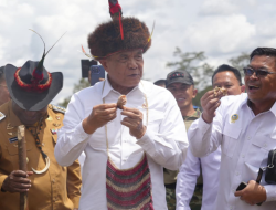 Hadiri Acara Bakar Batu, Menko Polkam Diangkat Jadi Warga Kehormatan Papua Pegunungan