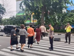 Bhabinkamtibmas Amankan Ibadah Minggu Kasih di Gereja GPDI Petojo Utara