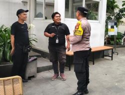 Patroli Kamtibmas Bhabinkamtibmas Gondangdia Perkuat Keamanan Lingkungan Jalan Kamboja