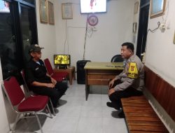 Sambang Pos Kamling RW 08, Bhabinkamtibmas Bersama Warga Antisipasi Kejahatan di Tanah Tinggi