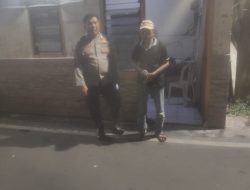 Cegah Curanmor dan Tawuran, Bhabinkamtibmas Tanah Tinggi Sambang Pos Kamling RW 02