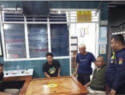 Bhabinkamtibmas Petamburan Sambangi Pos Siskamling RT 03/03 Ingatkan Warga Antisipasi Kerawanan Wilayah