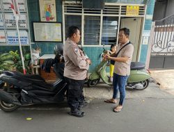 Sambang Ketua RW 02 Sebagai Cooling System, Bhabinkamtibmas Petamburan Sampaikan Himbauan Kamtibmas
