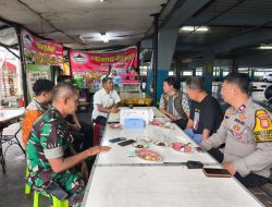 Sinergi TNI–Polri: Bhabinkamtibmas dan Babinsa Lakukan Sambang ke Pasar Metro Tanah Abang