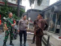 Sinergi TNI–Polri: Bhabinkamtibmas dan Babinsa Gelora Berikan Imbauan Kamtibmas kepada Satpam Apartemen Permata