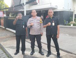 Bhabinkamtibmas Menteng Amankan Ibadah Natal Alumni Del 2025 di GPIB Paulus