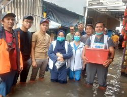 Ratusan Warga RW 03 Pegangsaan Dua Mengungsi, Lurah Pastikan Kebutuhan Dasar Terus Dipenuhi