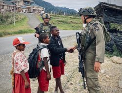 *Sentuhan Damai Operasi Damai Cartenz: Patroli Humanis Perkuat Kepercayaan Warga Intan Jaya*