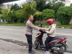 Polsek Kelapa Gading Gelar Jumat Peduli, Bagikan 200 Nasi Kotak untuk Ojol dan Warga