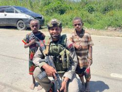 Personel Brimob Ops Damai Cartenz Gelar Patroli dan Sambang Humanis di Kampung Aikai