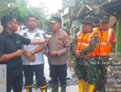 Antisipasi Banjir, Polsek Jatiuwung Pimpin Kerja Bakti Massal di RW 08 Periuk Damai