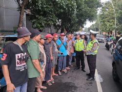 Satlantas Jakpus Sosialisasikan Ops Keselamatan Jaya 2026 ke Pengemudi Bajaj di Cikini