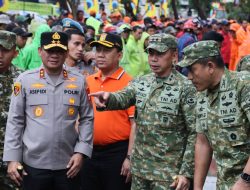 Kompak, TNI-Polri-Warga Jakarta bersih-bersih Waduk Cincin Papanggo; Pangdam dan Kapolda Turun Langsung