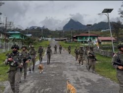 Damai di Hari Ibadah: Kehadiran Satgas Damai Cartenz Bikin Warga Sinak Beribadah Lebih Tenang