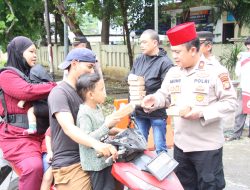 Di Kemayoran Bagikan 100 Nasi Box Saat Jumat Berkah, Warga Apresiasi