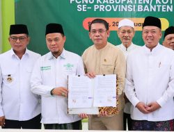 Serahkan 13 Sertipikat Wakaf di Banten, Menteri ATR/BPN Nusron Wahid Ajak Ormas Islam “Keroyok” Percepatan Legalitas Aset Umat