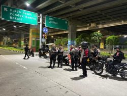 Patroli Brimob Metro Jaya Sisir Bassura-BKT Saat Sahur Terakhir Ramadan