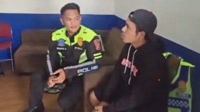 Polisi Bantu Pemudik Kehabisan Ongkos di Serpong, Aksi Humanis di Tengah Arus Mudik