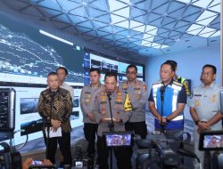 Kapolri Tinjau Arus Balik Lebaran di Jati Asih Pastikan Perjalanan Masyarakat Aman dan Nyaman
