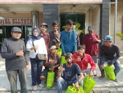 Pimpinan Umum itodayNews.id dan updateterkini.net Berbagi Bingkisan Ramadhan kepada Pa Ogah, Ojek Sepeda, dan Pemulung