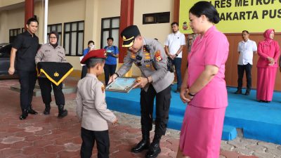 Polres Jakpus Wujudkan Harapan Deni Jadi Polisi Cilik, Beri Semangat Anak Pejuang Leukemia