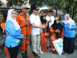 Wali Kota Jakut Dampingi Menteri LH Deklarasikan Gerakan 100% Pilah Sampah di Semper Timur
