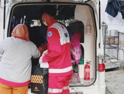 PMI Jakarta Utara Bergerak Cepat, Evakuasi Warga RW 05 Rawa Badak Selatan Tak Sadarkan Diri ke RSUD Koja