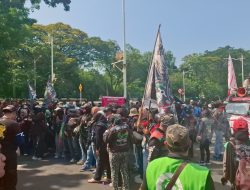 Ojol Demo di Monas Tolak Perpres 27/2026, Polisi Kerahkan Personel Pelayanan Humanis