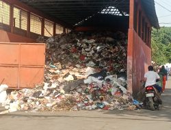 Gunungan Sampah Menggunung di TPS Ancol, Warga Resah dan Soroti Kinerja Pengelolaan