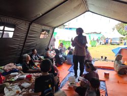 Polwan Jaga Jakarta Beri Trauma Healing dan Bantuan untuk Korban Kebakaran Pasar Jiung