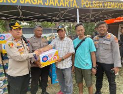 Polda Metro Jaya Salurkan Bantuan Logistik untuk Korban Kebakaran Kemayoran Gempol
