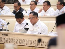 Rapat Bersama DPR RI, Mendagri Paparkan Langkah Strategis Perkuat BUMD