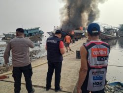 Tiga Kapal Terbakar di Dermaga Kaliadem Muara Angke, Polisi Amankan Lokasi